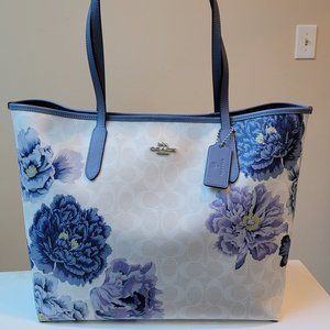 Authentic Coach 5698 City Tote Signature Canvas Kaffe Fassett Periwinkles w/Tag